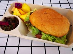 巨大汉堡-innewgogo纽麦轻食(滨北店)