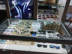 -视野联行眼镜蔡司·依视路官方授权店(顺城店)