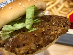 酷辣黑椒鸡腿堡-麦当劳(金狮广场店)