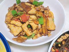 -大城小院饭店(博隆广场虹桥店)