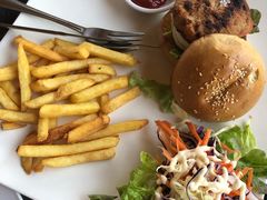 -Baan Ploy Samed Restaurant ร้านอาหารบ้านพลอยเสม็ด