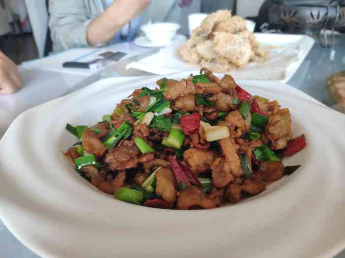 彝王宴-"中午在彝人会馆用餐!装修很有民族特色!乡."-大众点评移动版