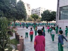 -广州市花都区新华第四小学