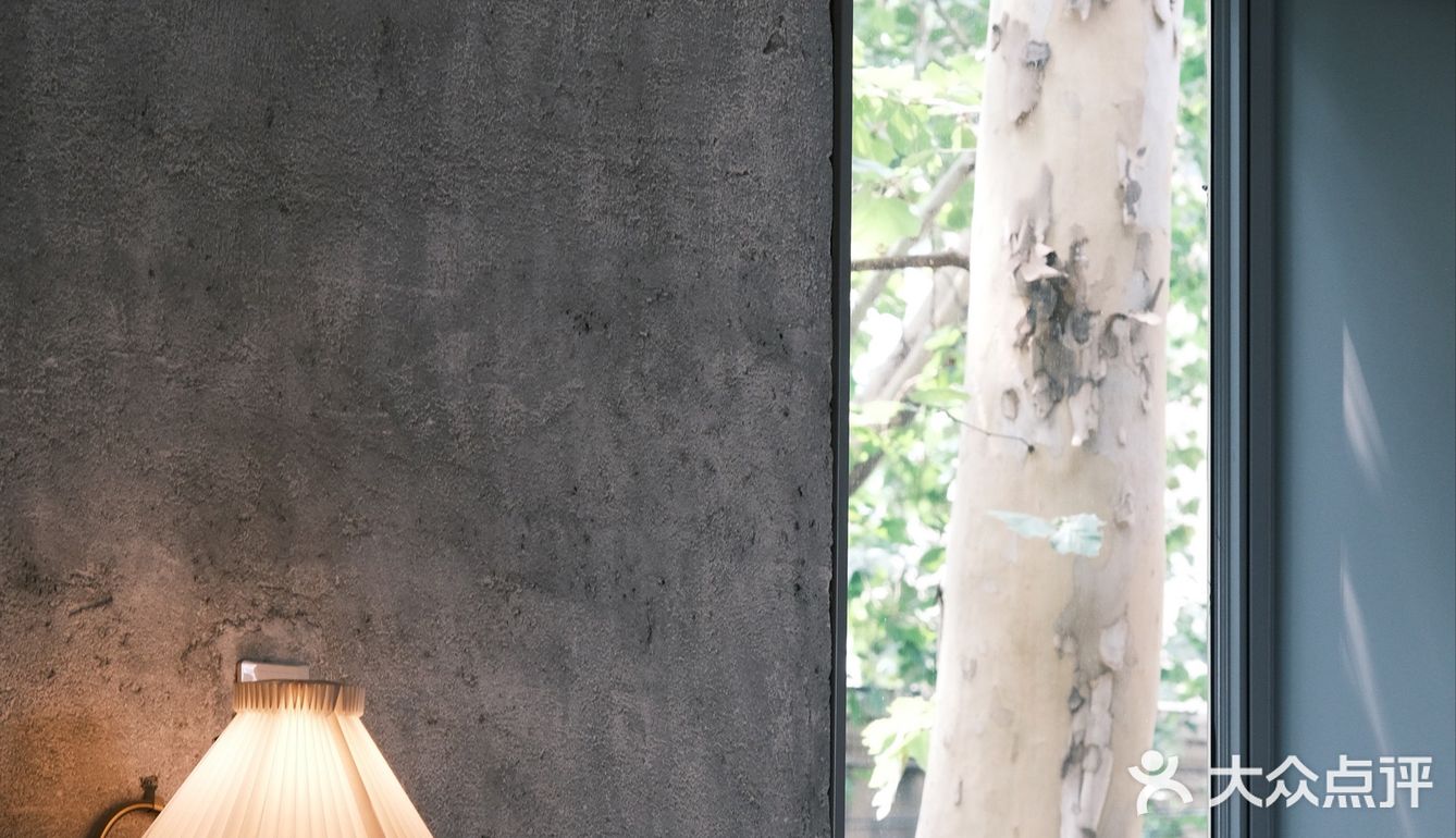 这是一家开业还不到一年的新店，却吸引了无比多