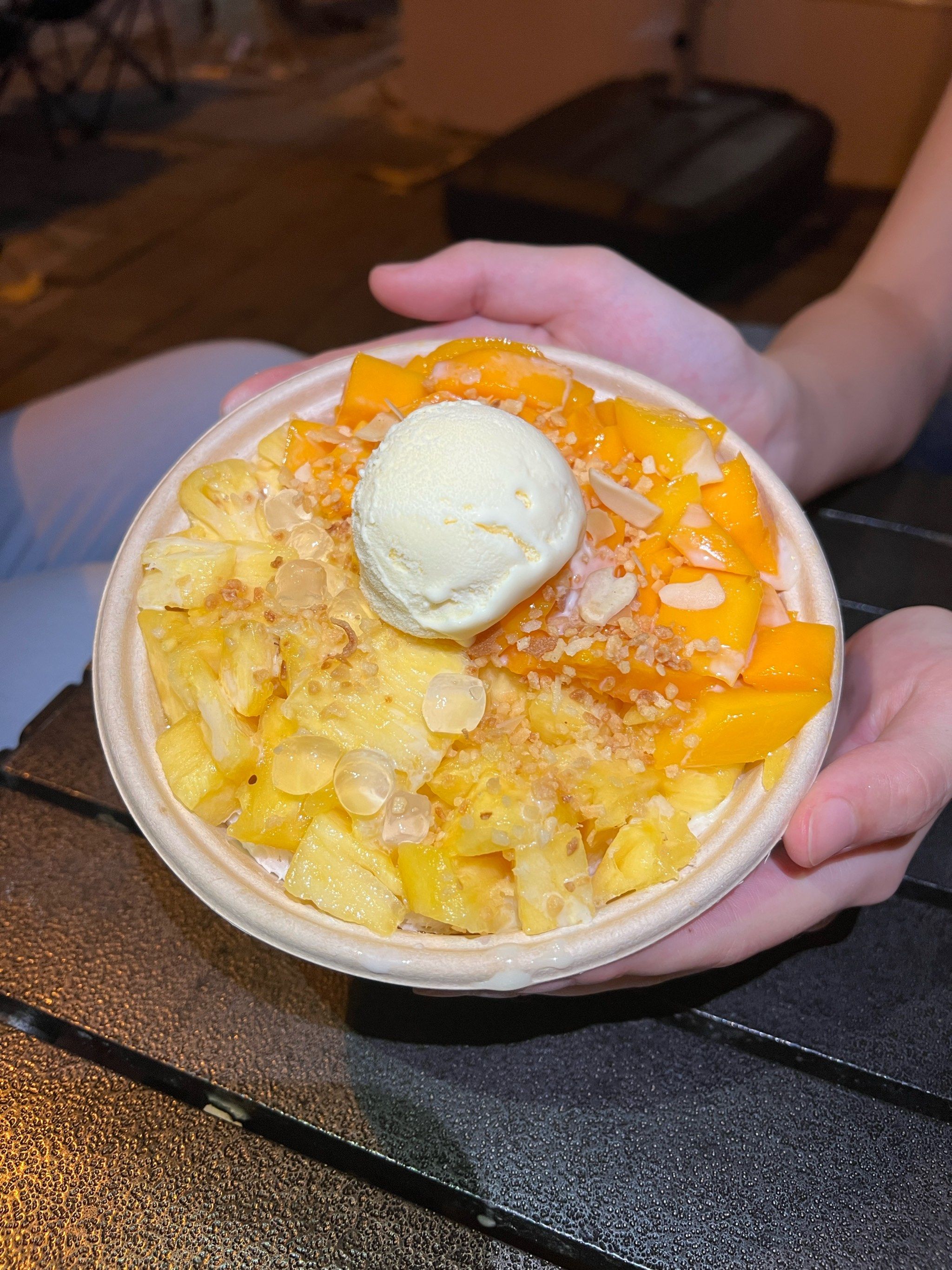 这款绵绵冰无疑是一道美味的甜品,令人垂涎欲滴