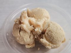 巴旦木口味冰淇淋-古老冰山特色冰淇淋店(艾提尕尔店)