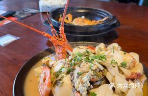 Snowy Cabbage Seafood Rice Cake Soup