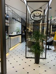 -HAIR CORNER