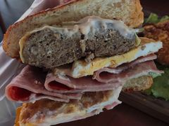 双蛋指椒牛肉汉堡-魏斯理汉堡(西安沣东吾悦店)