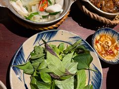 -Cuc Gach Quan Restaurant