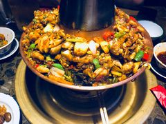 -沪小二炭火蛙锅(淮海中路美食不夜城店)