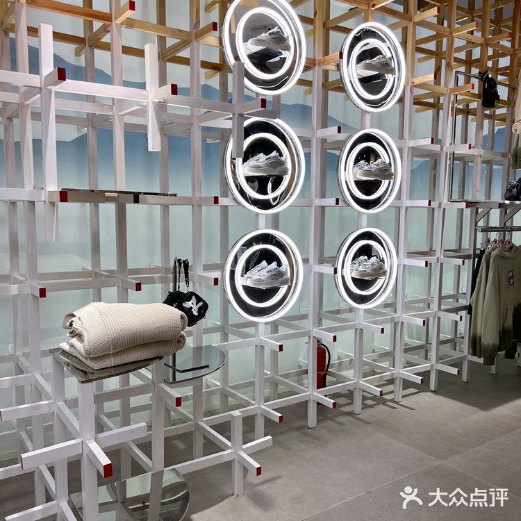 宽窄巷子里的国货中国李宁