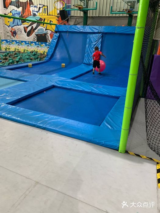 蹦贝JumpingJack运动中心·炫飞蹦床(龙华店)图片