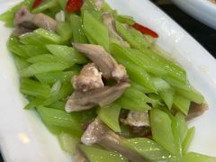 西芹烧鸭舌-广迎居老正兴菜馆