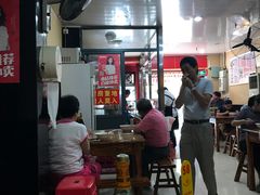 大堂-潘国仙耳光馄饨(黄家阙路店)