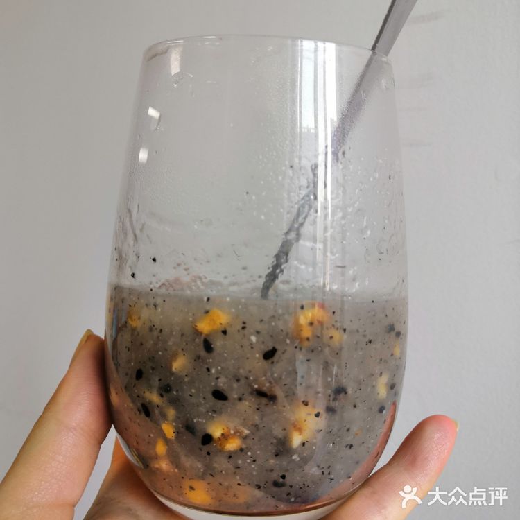 居然把我激动的拿着她的杯子拍了半天照