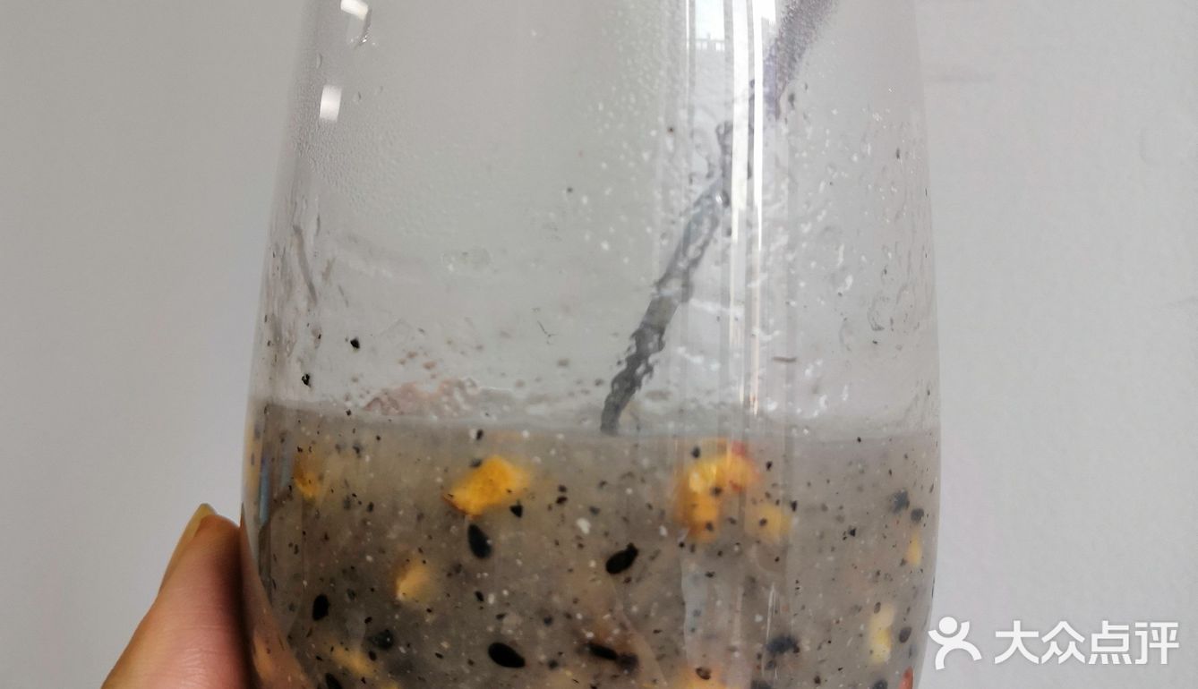 居然把我激动的拿着她的杯子拍了半天照