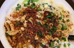Oil-Poured Noodles with Hooked Knife Noodles