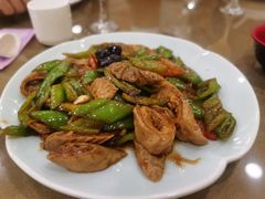 双椒炒肥肠-良友·海鲜青岛菜(五四广场店)