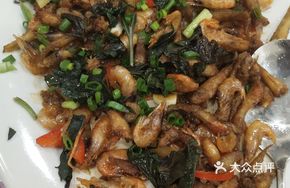Steamed River Shrimp and Fish Roe with Perilla Leaves