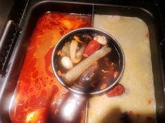 -老牌坊云南鱼豆花火锅(哈西万达店)