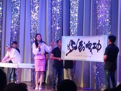 卖画-金东尼人妖秀