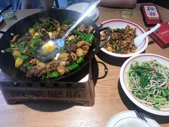 -聚鑫朋酸菜肥肠(文艺路口店)