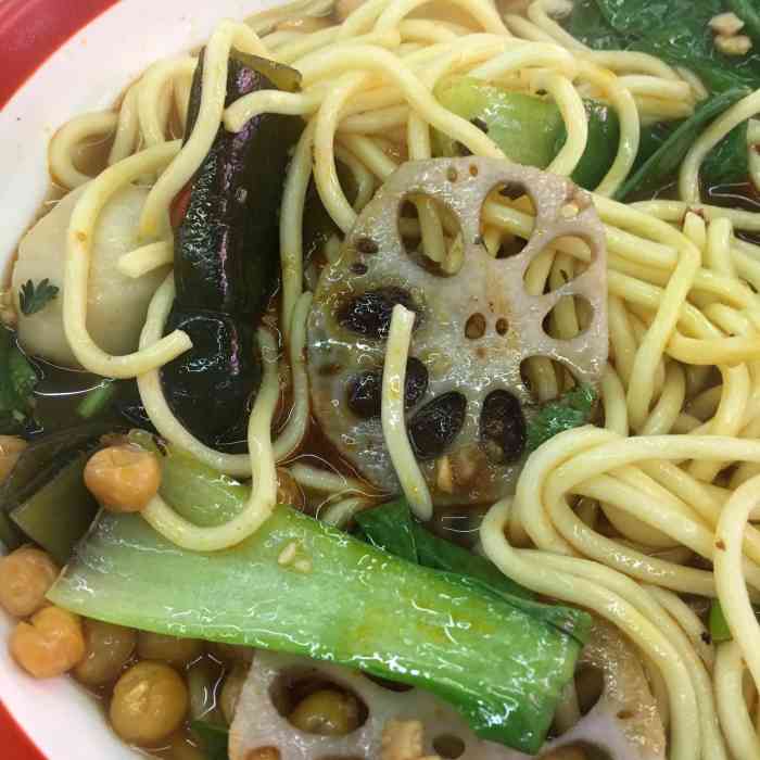 卤小仙·新式热卤粉面-"地下美食城里面吃的东西还是比较多的,他们.