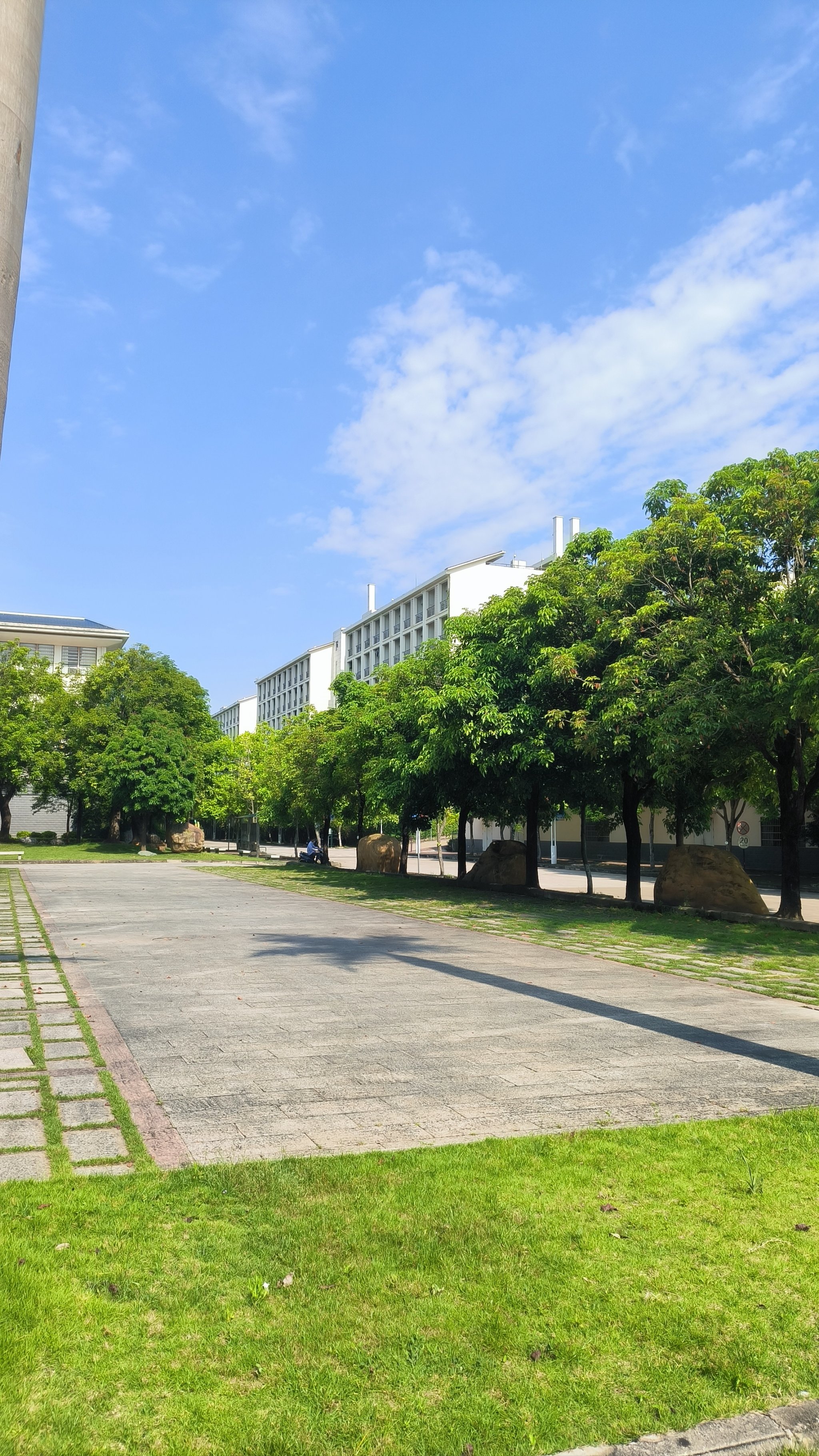 广汉中学新校区风景图片