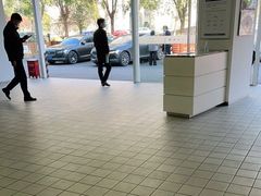 -杭州中沃沃尔沃4S店(滨江区店)