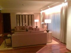 客厅全景-王府半岛酒店