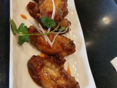 甜辣鸡翅佐以辣蒜汁-WOLFGANG PUCK KITCHEN & BAR(迪士尼小镇店)