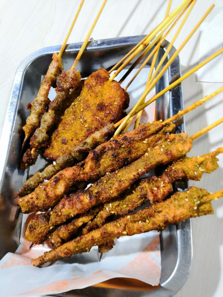 浩浩秘制烤串-"晚上加餐,师妹请大家一起来吃浩浩烧烤,之.