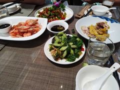 -浅深休闲酒店-停车场