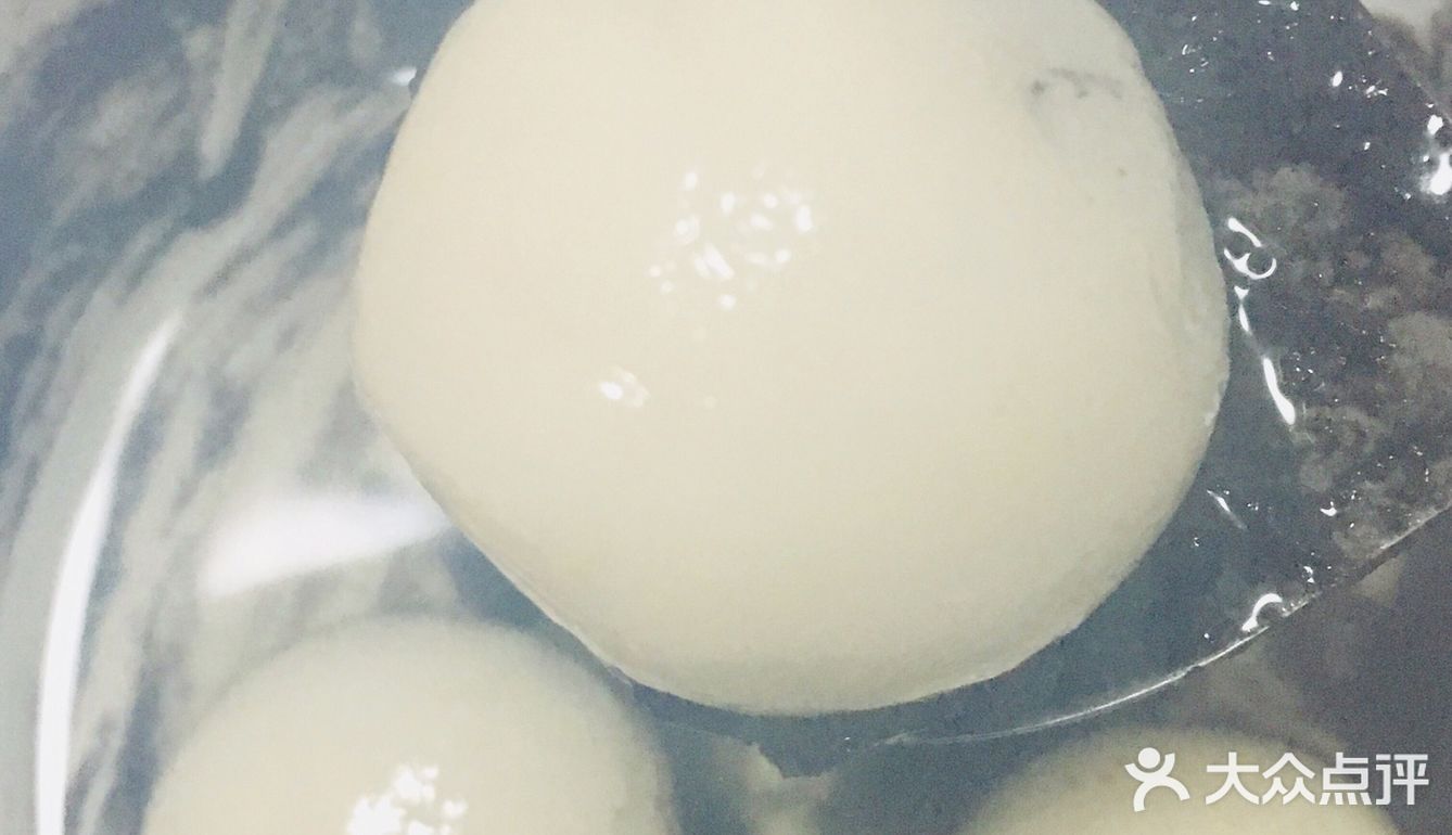 黑芝麻酱+白糖+黄油，比例大约是是