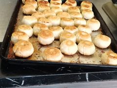 刚出炉的鲜肉月饼-上海德兴馆(昌里店)