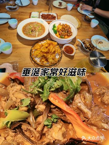 聚餐首选老罗家，干净舒适 炸丸子蘸蒜汁非常好吃