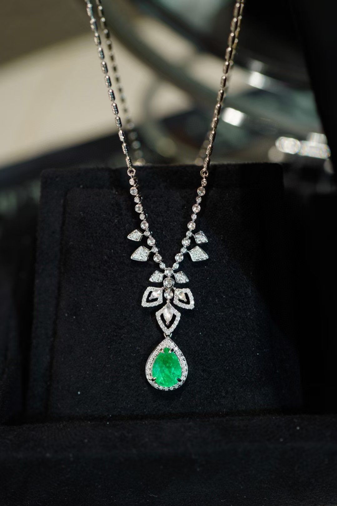 祖母绿钻石项链