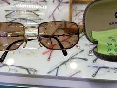 -美式眼镜·授权蔡司.依视路.尼康.豪雅.明月(人民广场店)