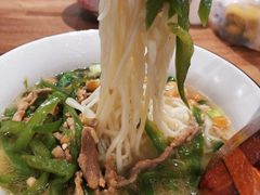 青椒肉丝酸菜面-麻婆婆白家肥肠粉(海岸城店)