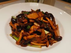 橄榄油炒野山菌-关东小磨东北菜(漕河泾印象城店)