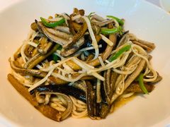 茭白炒现划鳝丝，龙虾汤丝瓜河虾，黄芽菜肉丝炒年糕-玫瑰厅上海菜(兴国路店)