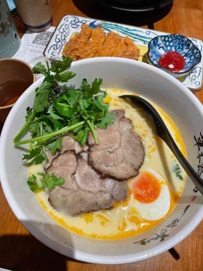 和府捞面(宝山万达店)-"环境不错,雅致,面条汤比较浓,跟味千拉面.