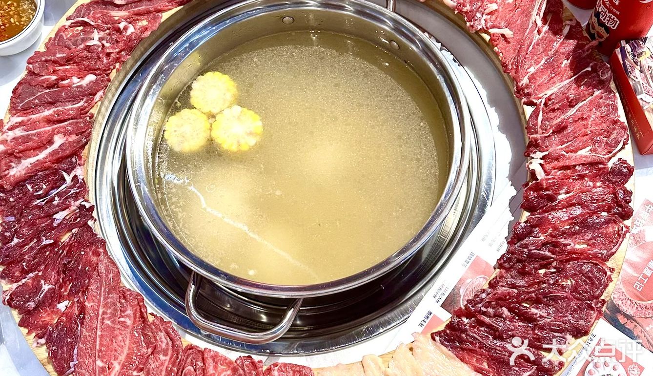 什么玩意❗❗这家火锅店把整头牛搬上餐桌❗