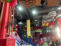 -欧酷世界动力星球(王府井奥莱UP TOWN店)
