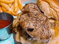 招牌鹅肝牛肉汉堡-Grinder 绞肉机汉堡(武定路店)