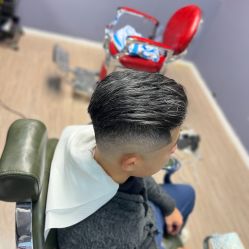 -15C7 男士理发馆 烫染专业店