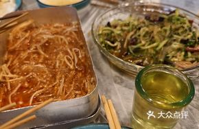 Iron Box Enoki Mushrooms