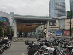 -新百广场(地铁站)