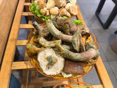 -菌海森林·非遗野生菌火锅(西山区滇池路摩根道店)